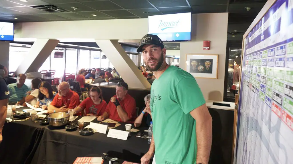 Adam Wainwright wins MLB's Roberto Clemente Award