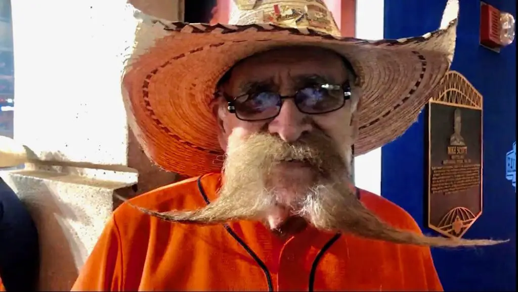 Astros fans mourn mustached super-fan Valentin Jalomo - Our Esquina