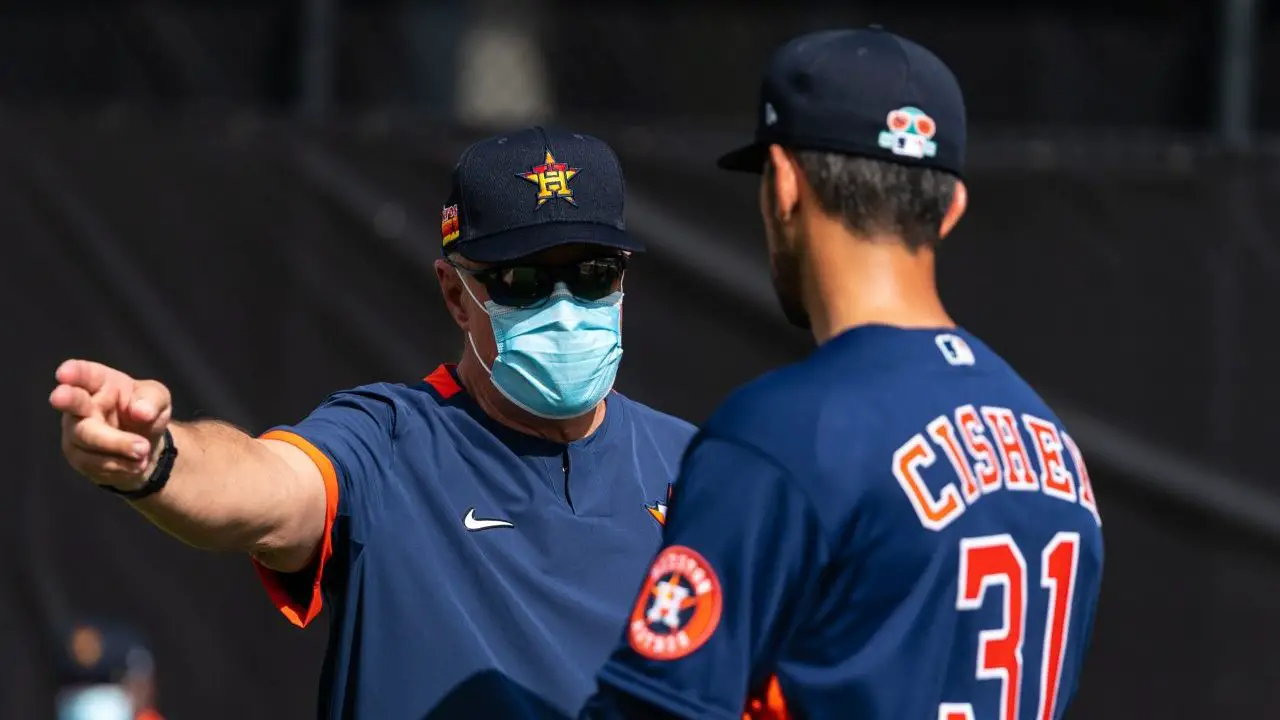 Astros' Strom pitches in, even in the offseason