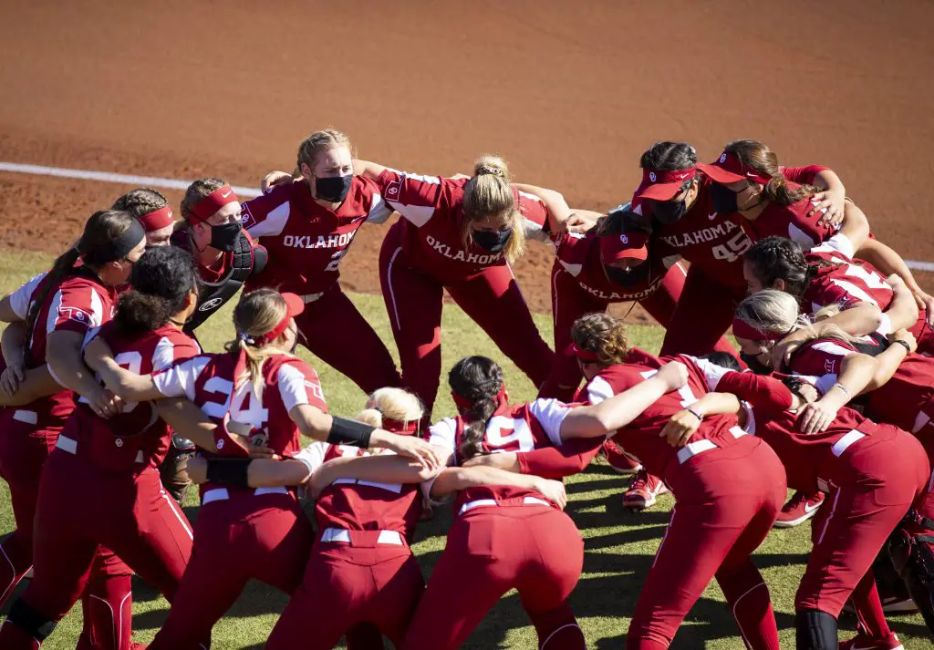 Image courtesy of Oklahoma Softball Twitter.