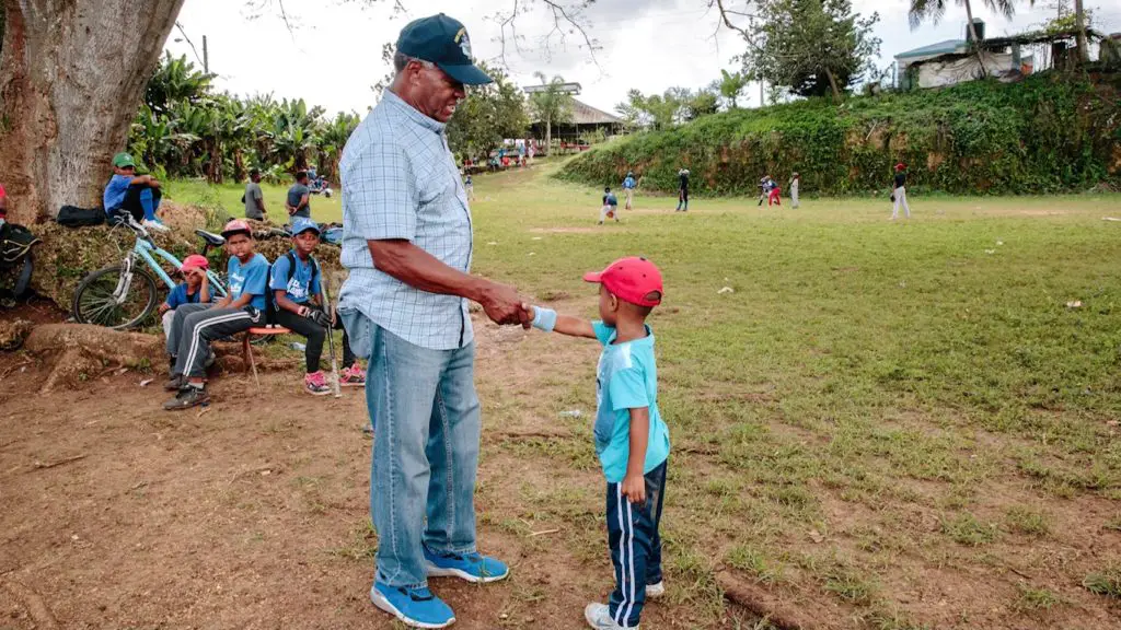 Dodgers Father-Son duo, José and Manny Mota, give back to the Dominican  Republic 