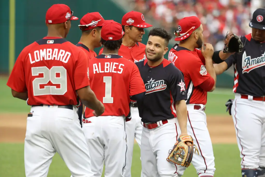 Size matters: Ozzie Albies wins height contest with Ronald