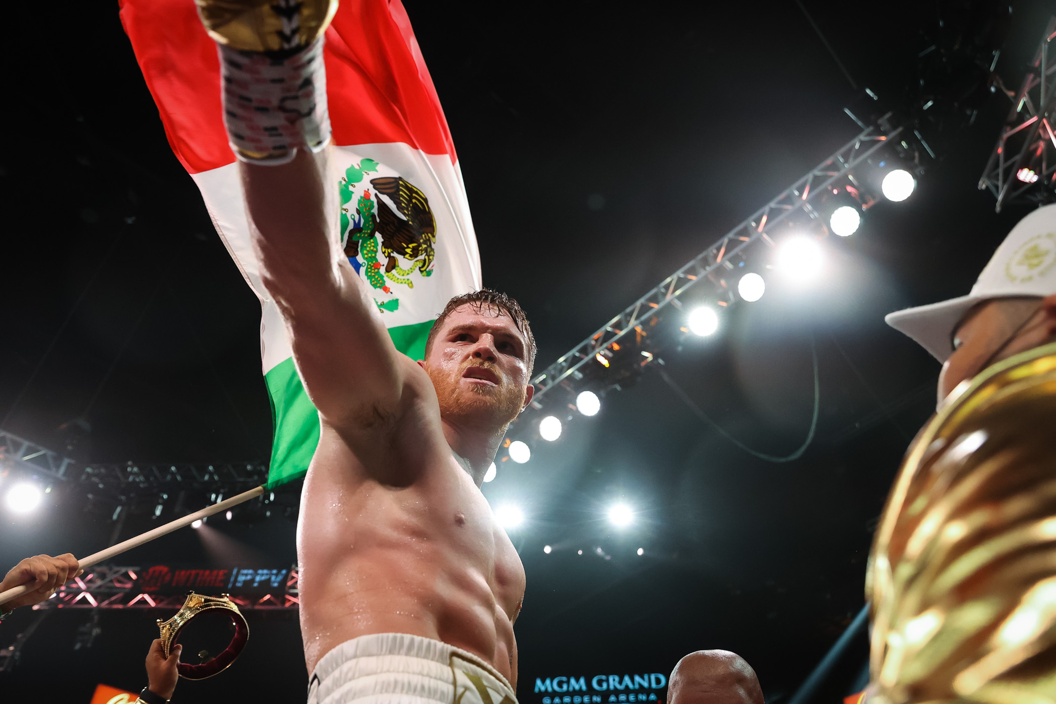 canelo alvarez mexican flag