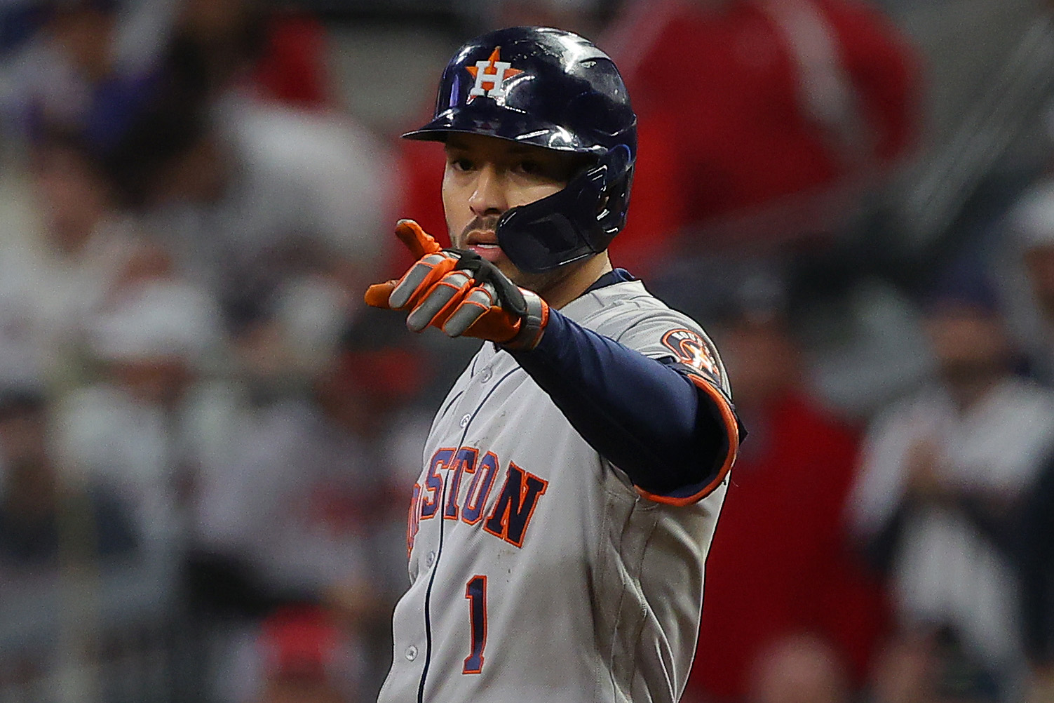 The LA Angels should absolutely sign Carlos Correa if given the chance