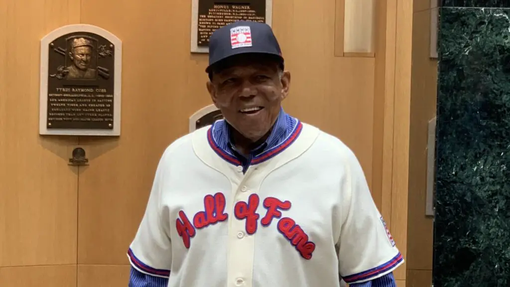 Tony Oliva visits Baseball Hall of Fame