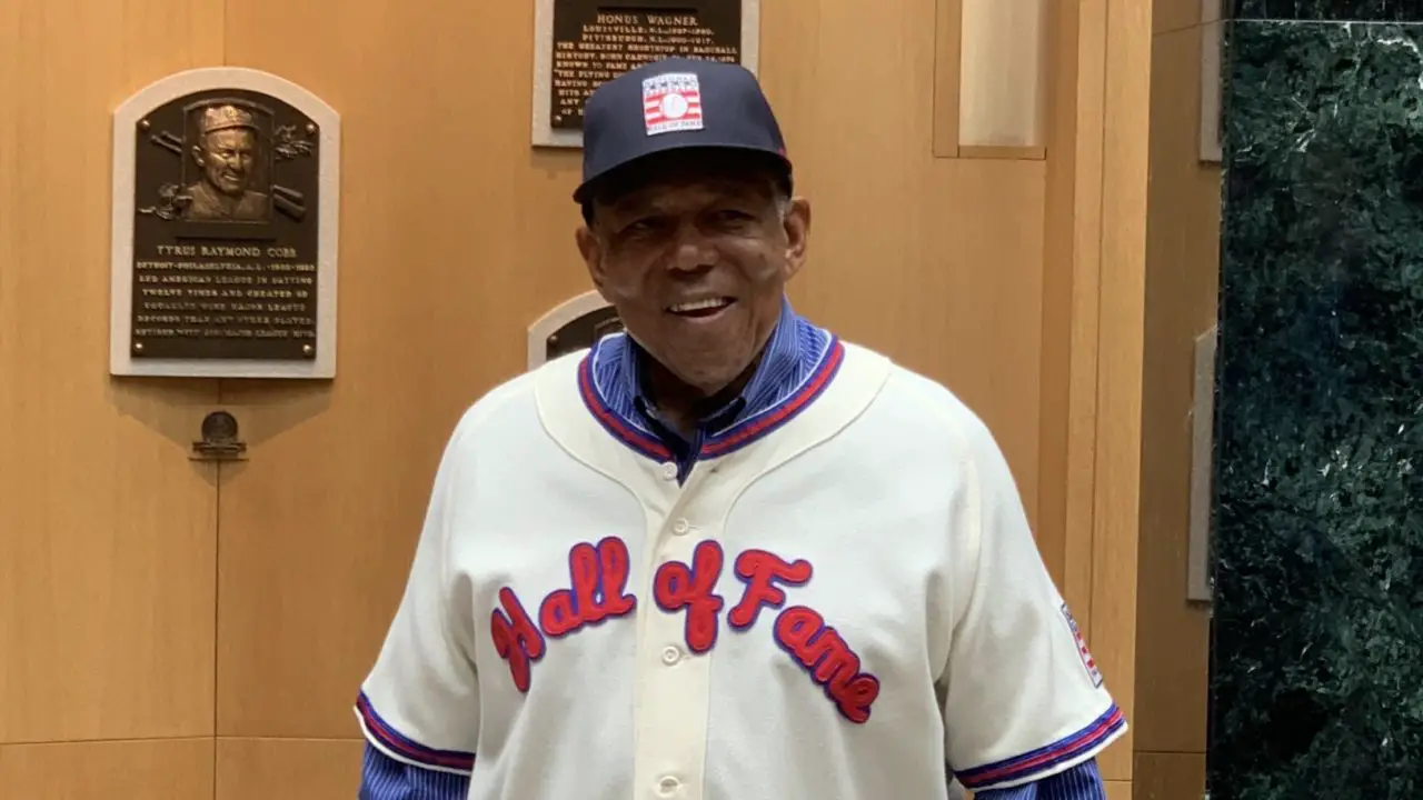 Tony Oliva tours Hall of Fame as elected member - Our Esquina