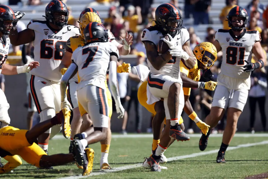 TEMPE, ARIZONA - NOVEMBER 19: Running back Damien Martinez #6 of the Oregon State Beavers scores a touchdown during the first half against the Arizona State Sun Devils at Sun Devil Stadium on November 19, 2022 in Tempe, Arizona. (Photo by Chris Coduto/Getty Images)