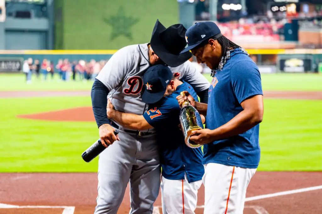 Miguel Cabrera honored by Tigers in pregame ceremony