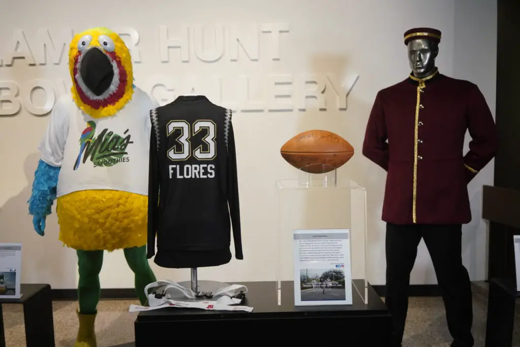 Raiders legend Flores continues to inspire - Our Esquina