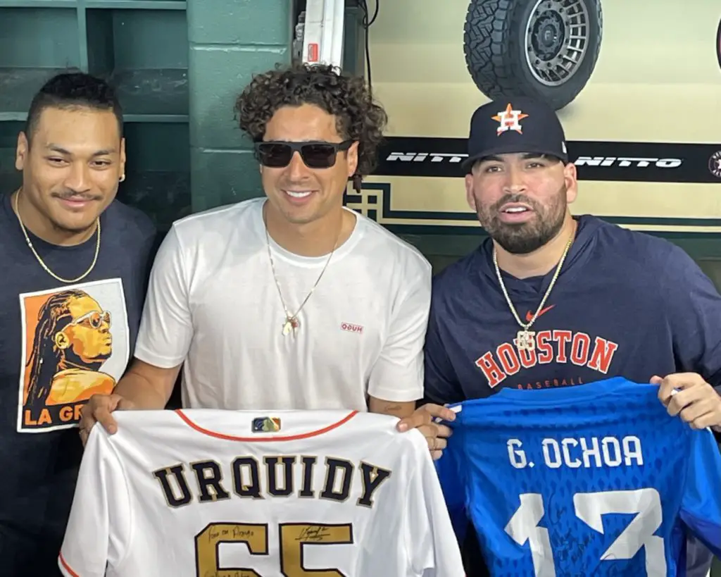 Astro Mauricio Dubon hosts Honduran national soccer team - Our Esquina