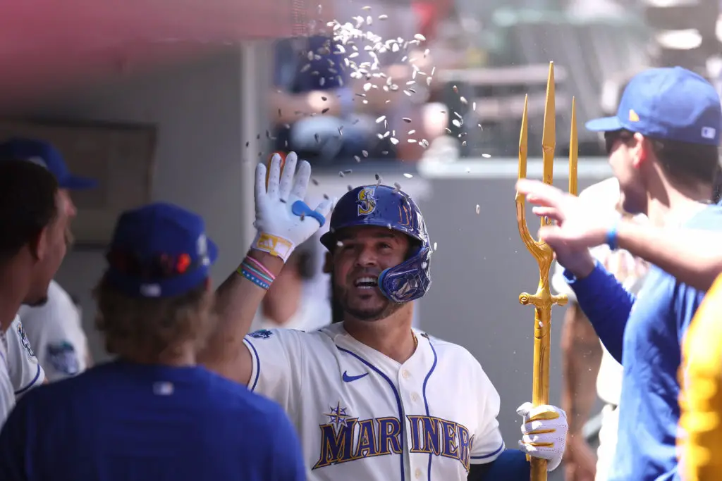 Eugenio Suarez still gets his kicks with Mariners - Our Esquina