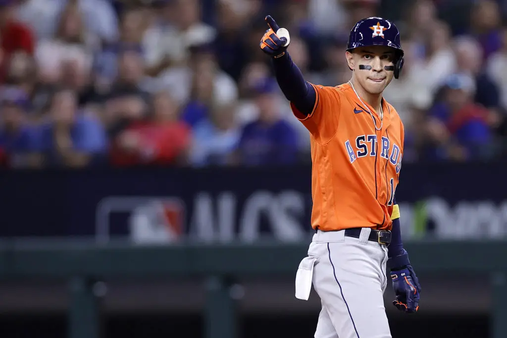 Houston Astros shortstop Mauricio Dubon steals second base in the