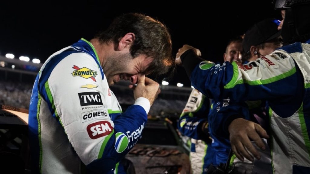 Mexican Daniel Suarez wins Coca-Cola 600, honors Kyle Busch - Our Esquina