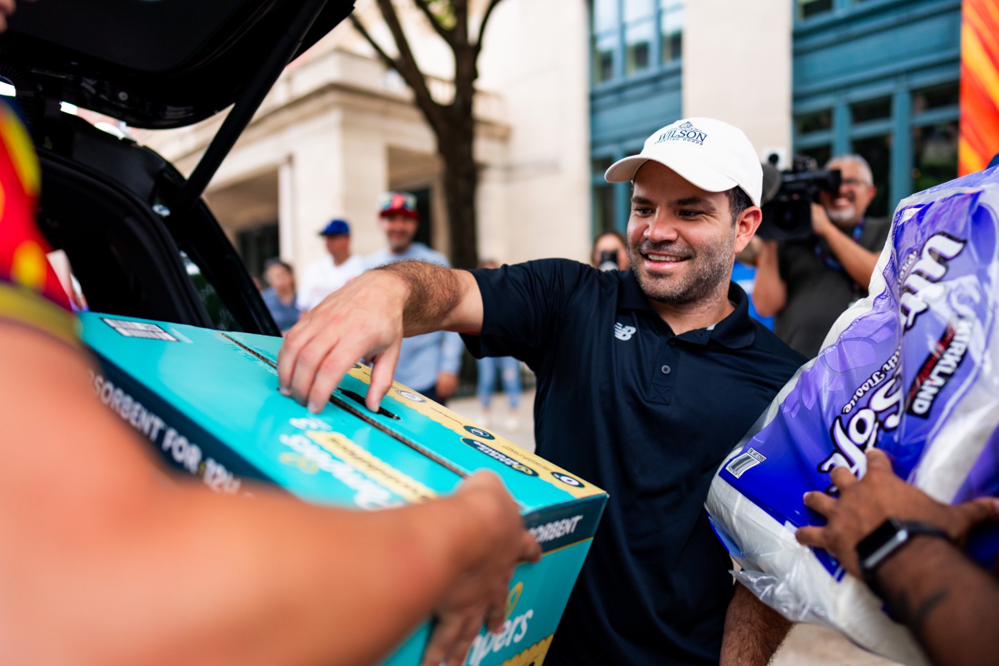 Astros gather relief supplies for Venezuela earthquake victims